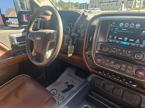 Used 2019 Chevrolet Silverado 2500 High Country w/ Duramax Plus Package image 40