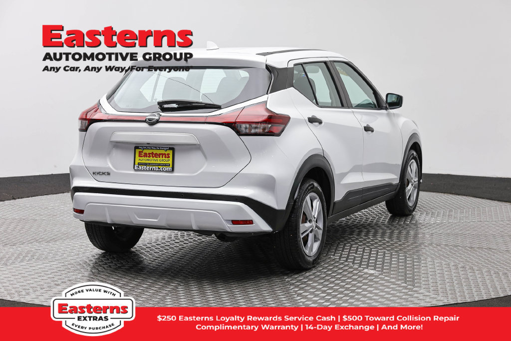 Used 2022 Nissan Kicks S FWD image 6