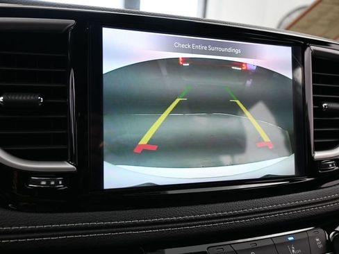 Used 2025 Chrysler Pacifica Select FWD image 16