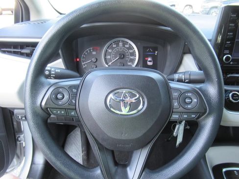 Used 2022 Toyota Corolla LE FWD image 22