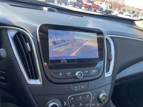 Used 2025 Chevrolet Malibu LT image 19