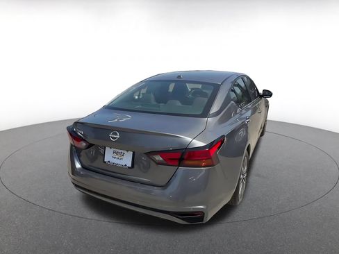 Used 2025 Nissan Altima 2.5 SV FWD image 15
