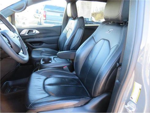 Used 2022 Chrysler Pacifica Touring-L w/ S Appearance Package FWD image 23