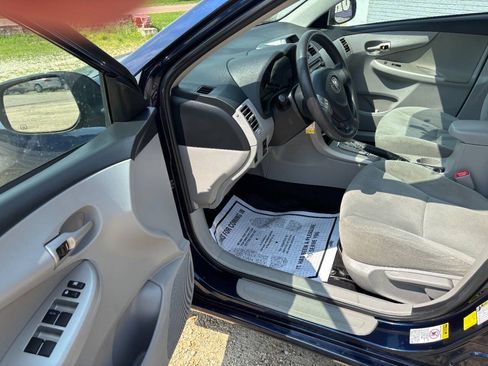 Used 2012 Toyota Corolla LE FWD image 2