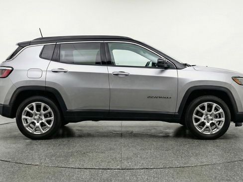 Used 2025 Jeep Compass Limited AWD/4WD image 11