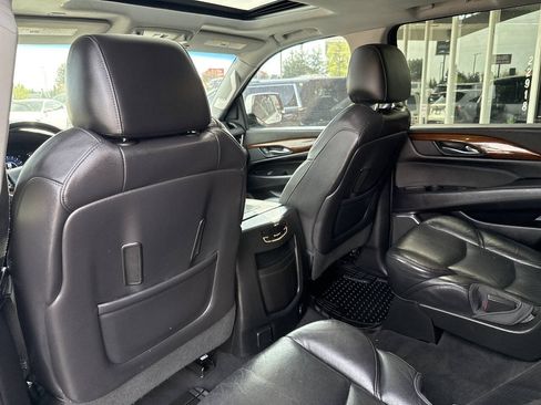 Used 2018 Cadillac Escalade Luxury AWD/4WD image 25