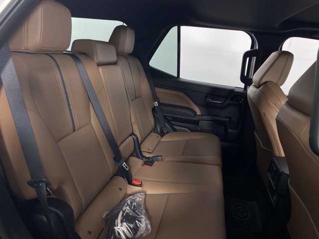 Used 2026 Toyota 4Runner Limited AWD/4WD image 18
