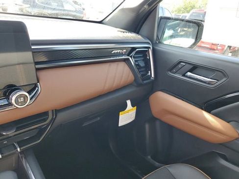 New 2026 GMC Canyon AT4 AWD/4WD image 26