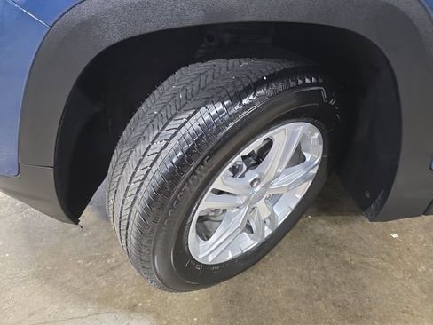 Used 2024 GMC Terrain SLE AWD/4WD image 31