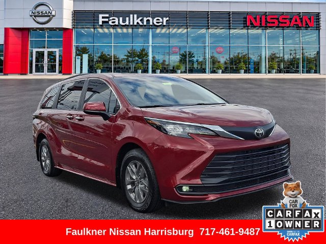Used 2026 Toyota Sienna XLE FWD image 1