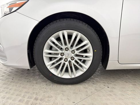 Used 2016 Lexus ES 350 w/ Premium Package w/Wood Trim FWD image 11