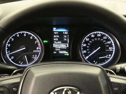 Used 2022 Toyota Camry SE w/ Convenience Package FWD image 8