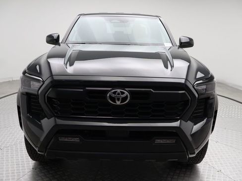 Certified 2025 Toyota Tacoma TRD Off-Road image 5