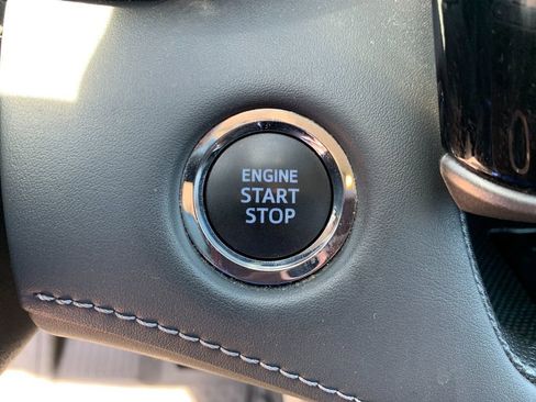 Used 2022 Toyota Highlander XLE AWD/4WD image 29