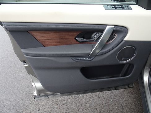 Used 2024 Land Rover Discovery Sport S image 11