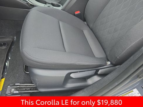 Used 2025 Toyota Corolla LE image 34