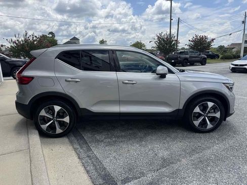 Used 2025 Volvo XC40 B5 Plus AWD/4WD image 41