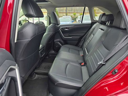 Used 2023 Toyota RAV4 XLE Premium image 15