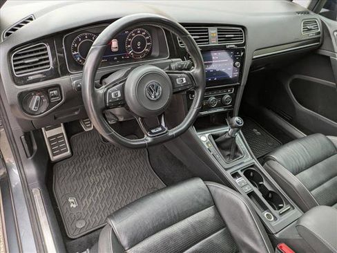 Used 2018 Volkswagen Golf 4-Door image 10
