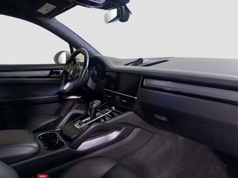 Used 2021 Porsche Cayenne Turbo AWD/4WD image 37