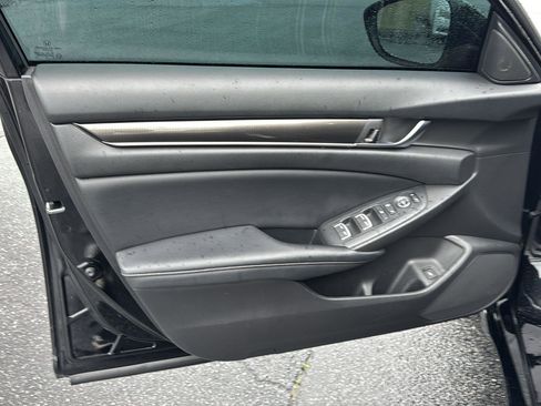 Used 2018 Honda Accord Sport image 14