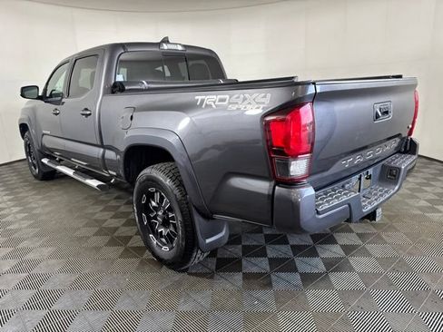 Used 2018 Toyota Tacoma TRD Sport AWD/4WD image 6