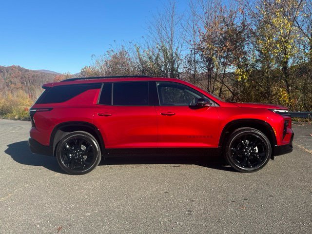 New 2027 Chevrolet Traverse RS w/ LPO, Floor Liner Package AWD/4WD image 8