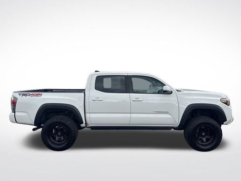 Used 2022 Toyota Tacoma TRD Off-Road w/ TRD Premium Off Road Package AWD/4WD image 8