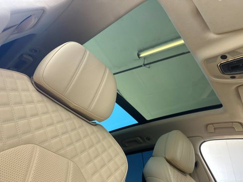 Certified 2023 Bentley Bentayga AWD/4WD image 20