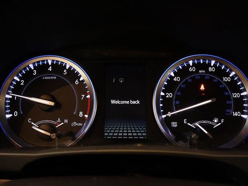 Used 2018 Toyota Highlander SE w/ Protection Package #3 image 28