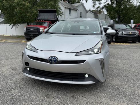 Used 2019 Toyota Prius LE image 2