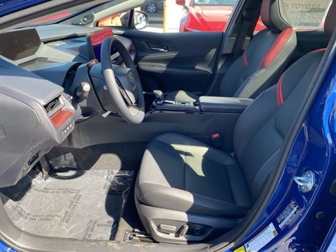 New 2025 Toyota Prius Plug-In Hybrid image 28