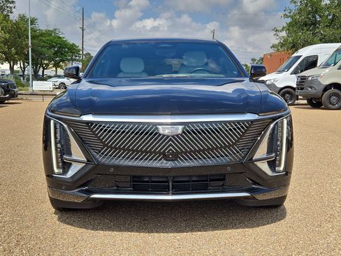 Used 2024 Cadillac Lyriq Luxury w/ LPO, Floor Liner Package RWD image 10