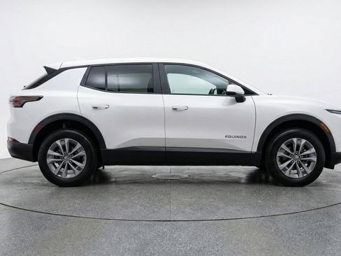 Used 2025 Chevrolet Equinox LT FWD image 11