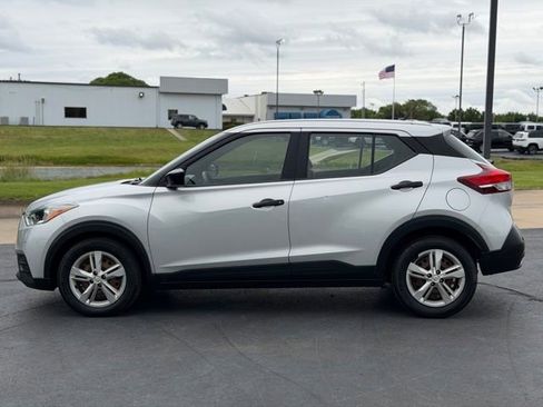 Used 2020 Nissan Kicks S FWD image 4