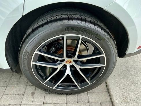 Used 2023 Porsche Macan AWD/4WD image 15
