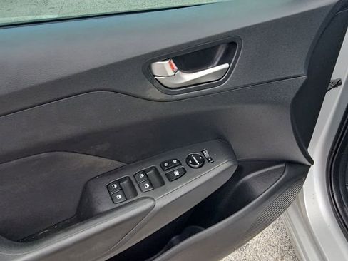 Used 2021 Hyundai Accent SE FWD image 11