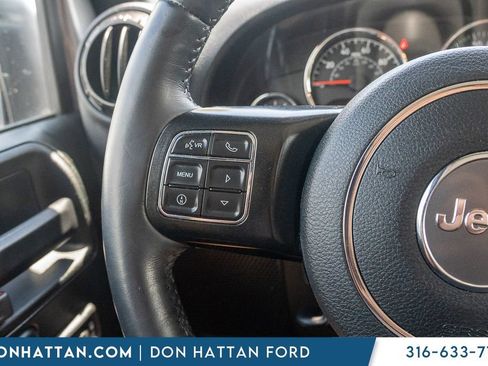 Used 2018 Jeep Wrangler Unlimited Rubicon AWD/4WD image 11