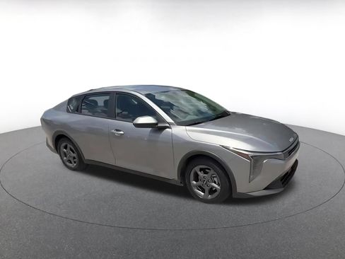 Used 2025 Kia K4 FWD image 2