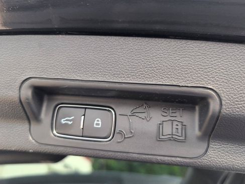 Used 2020 Ford Explorer XLT w/ Equipment Group 202A AWD/4WD image 15