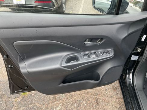 Used 2025 Nissan Versa SV FWD image 18