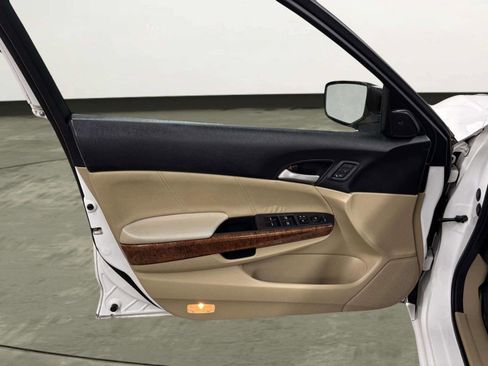 Used 2011 Honda Accord EX-L image 12