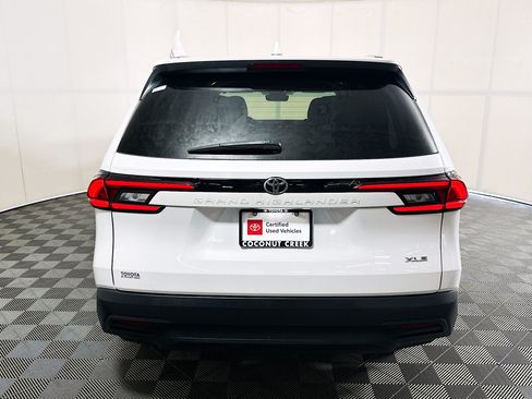 Certified 2025 Toyota Grand Highlander FWD image 4