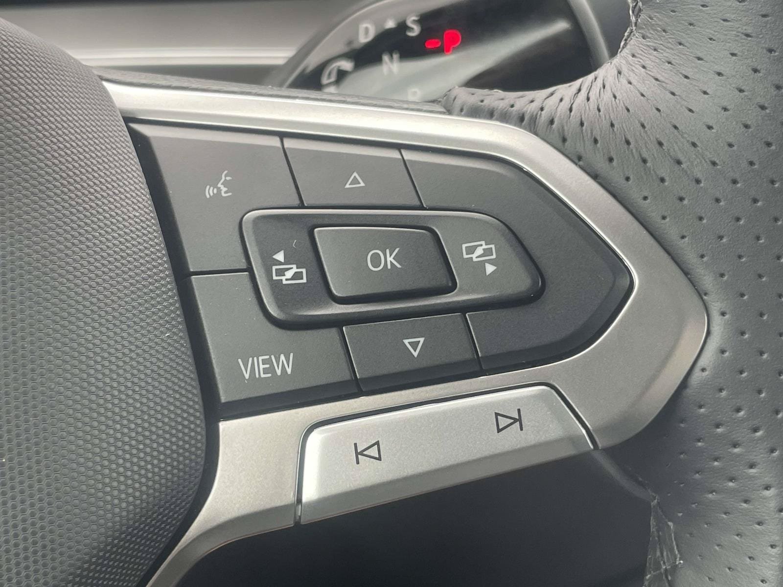 New 2026 Volkswagen Tiguan SE R-Line AWD/4WD image 22