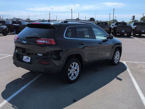 Used 2016 Jeep Cherokee Latitude FWD image 8
