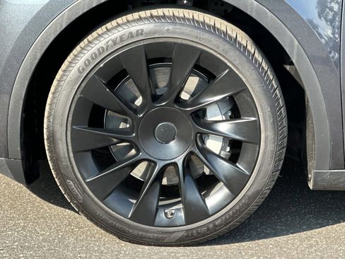 Used 2025 Tesla Model Y Long Range image 27