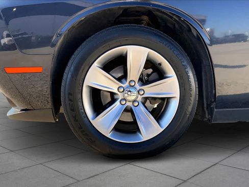 Used 2019 Dodge Challenger SXT image 10