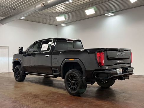 Used 2021 GMC Sierra 2500 Denali w/ Denali Black Diamond Edition image 27