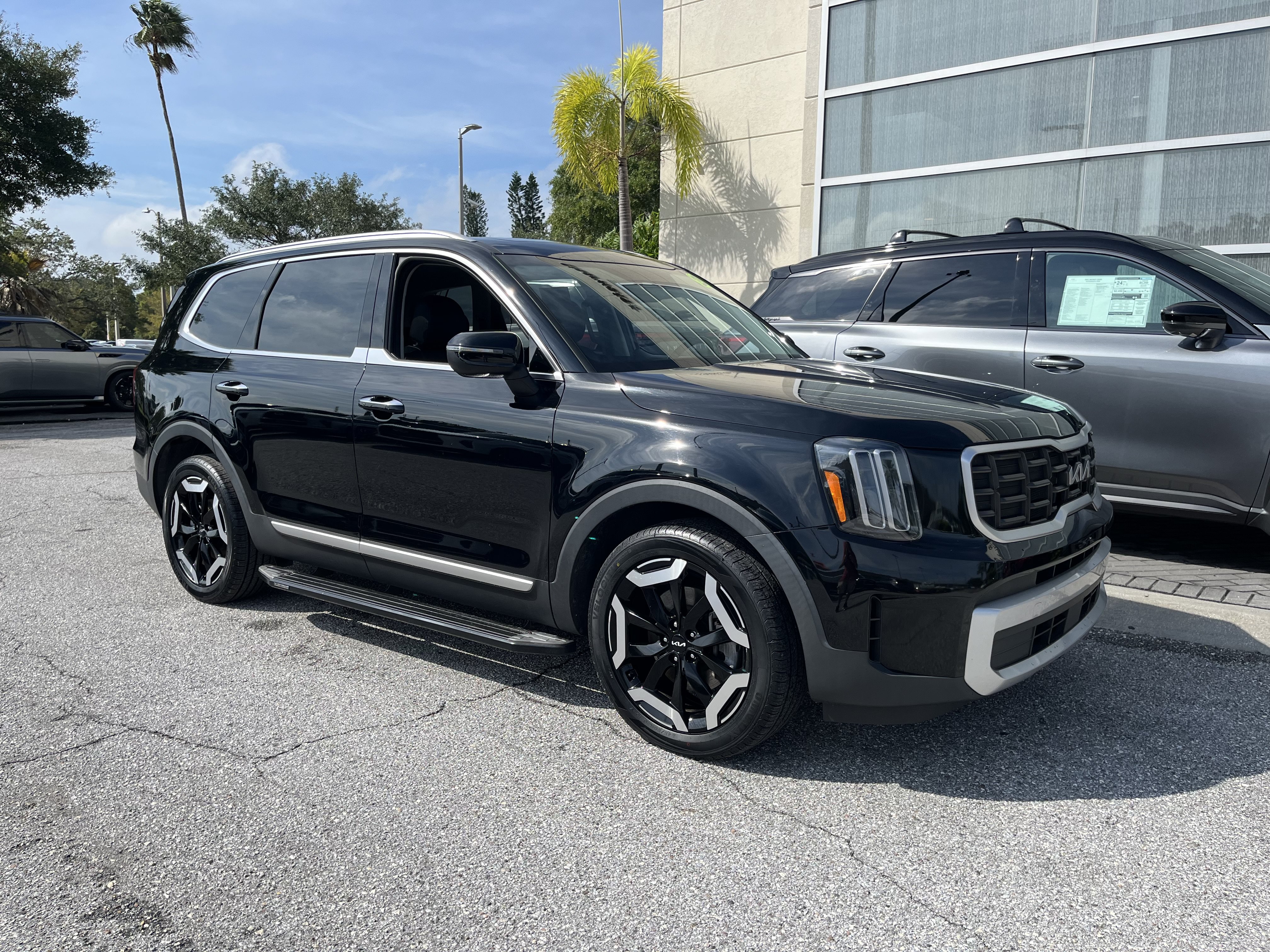 Used 2023 Kia Telluride S w/ S Sunroof Package FWD image 11