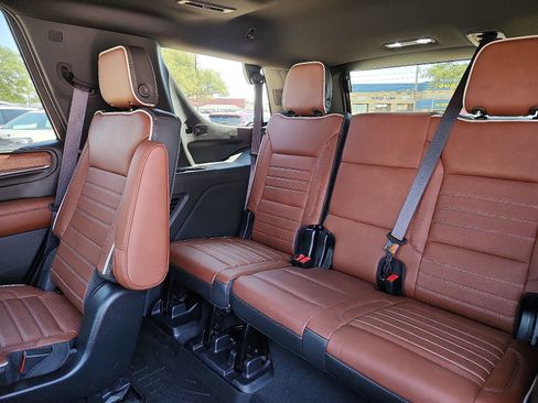 Used 2023 GMC Yukon Denali Ultimate AWD/4WD image 10